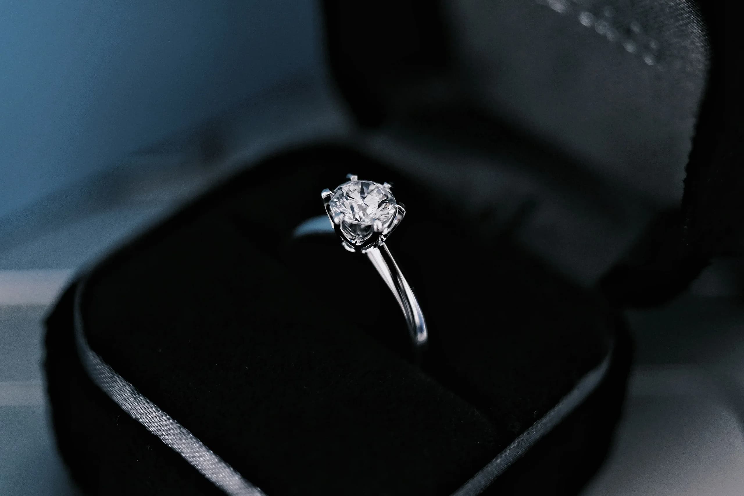 A finished solitaire standing in an open, unmarked presentation box